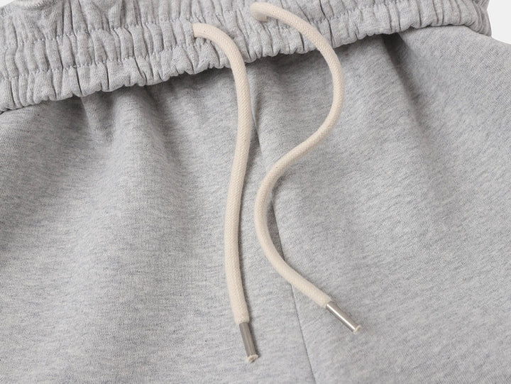 WIDE LEG SWEATPANTS.