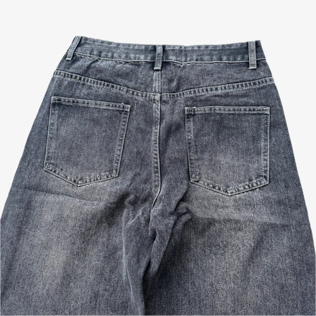 BLACK WASHED JEANS.
